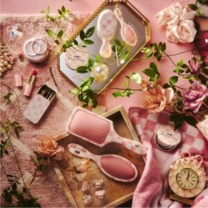 Wet Brush x MacKenzie Childs Keychain
Detangler Hair Brush - Rosy Check